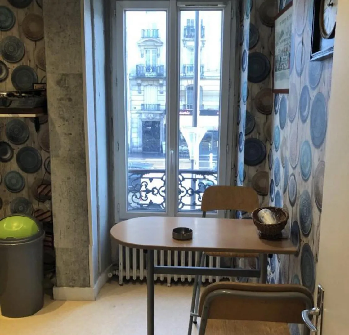 14 * Paris